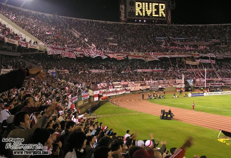 River Plate vs Liga Universitaria de Quito (LIB 2005) 26